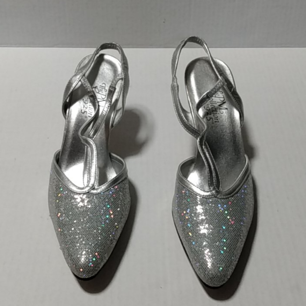 Ladies (The PM Collection by 935) Silver Glittery Shoes Size 8/1/2 M NWT